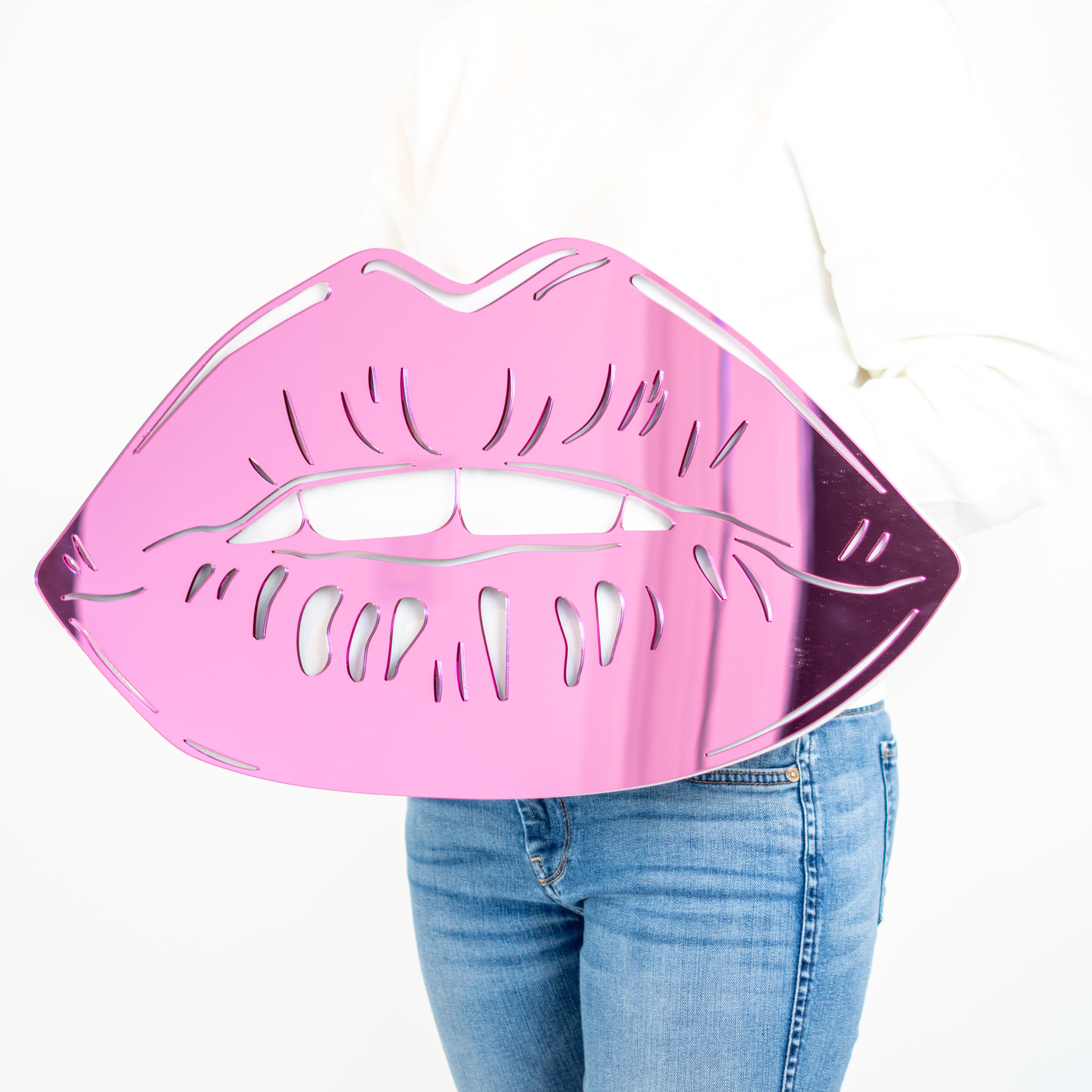 Lips Mirror Decor